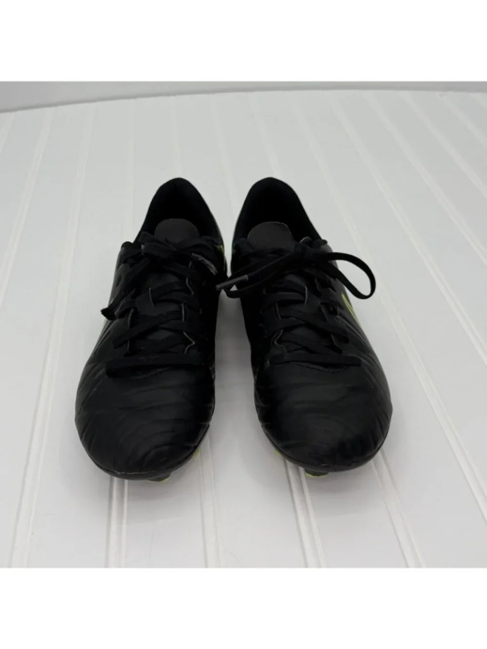 Nike Boys Tiempo Legend 10 Club DV4352-001 Black Soccer Cleats Shoes Size 3Y - Picture 3 of 6